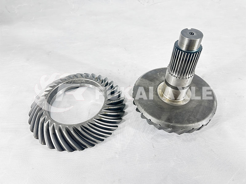 шестерня коронного колеса средней оси